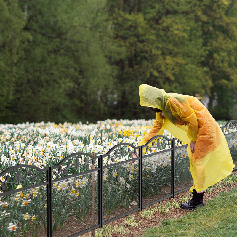 Lofaris 5 Pcs Border Rustic Style Black Metal Garden Fence