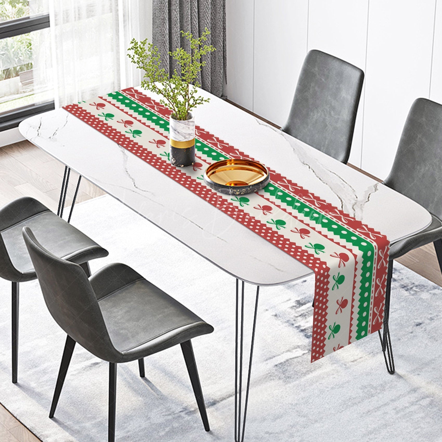 Lofaris Bowknots Bauble Red Green Stripe Xmas Table Runner