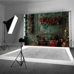 Lofaris Elegant Green and Gold Christmas Photography Backdrop Vintage Room with Garland Holiday Photo Background