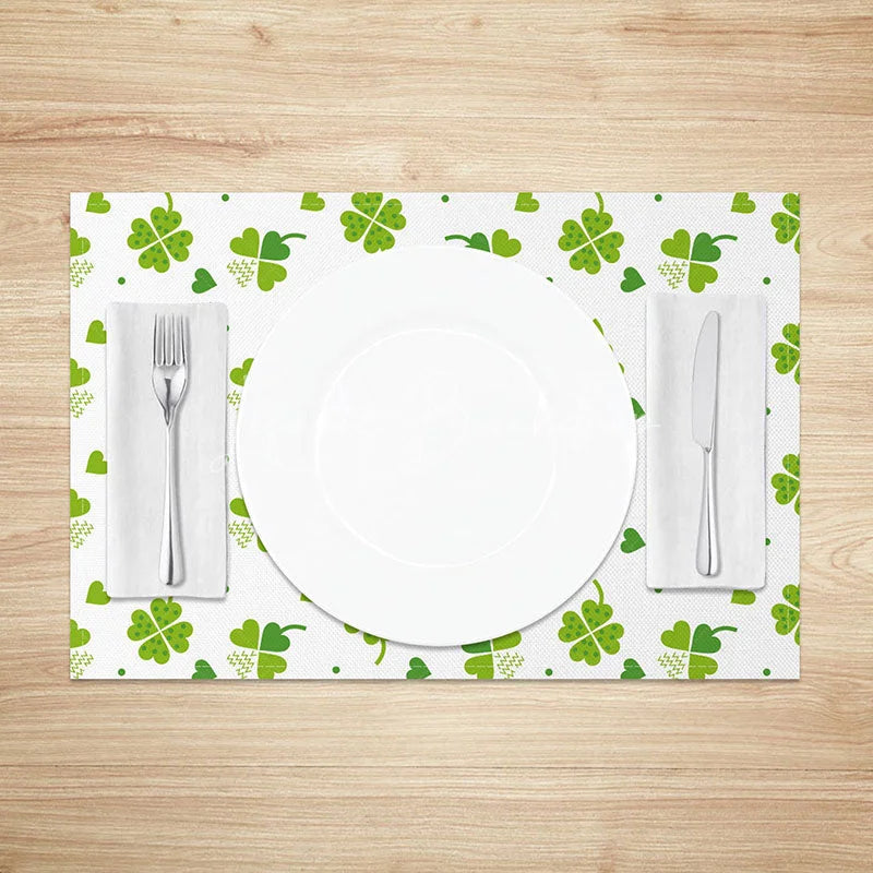 Lofaris Scattered Shamrocks and Hearts Set of 4 Placemats White Green St. Patricks Day Pattern Table Mats