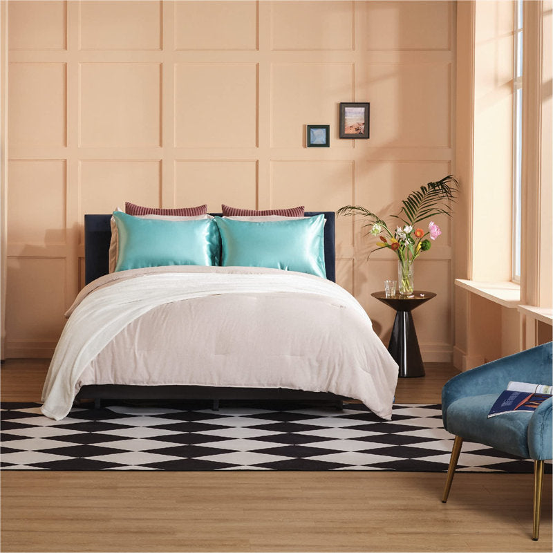 Lofaris Pure White Fleece 300GSM Bed Couch Throw Blanket For Kids