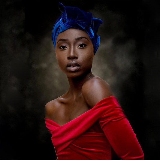 Lofaris Black Round Khaki Abstract Backdrop Portrait